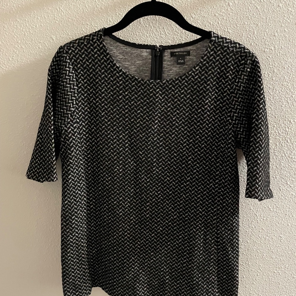 Ann Taylor Chevron textured short sleeve top small S